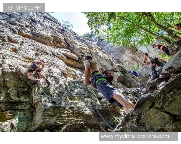 武汉攀岩队在极限运动会中以69分稳居积分榜首位